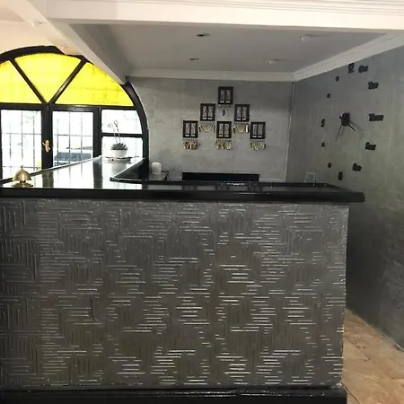 Kromer Garden Hotel 3*